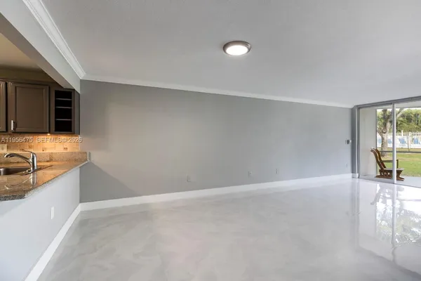 $1,800 | 1351 Northeast 191st Street, Unit E 106, Miami, FL 33179