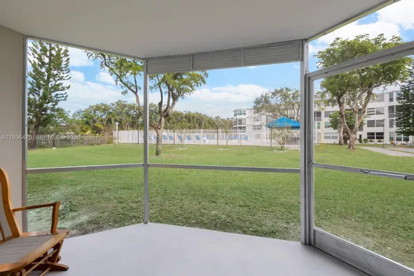 $1,800 | 1351 Northeast 191st Street, Unit E 106, Miami, FL 33179