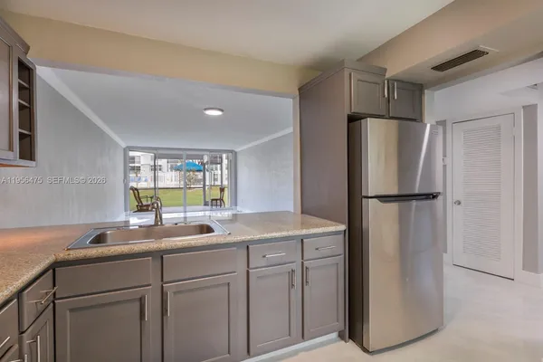 $1,800 | 1351 Northeast 191st Street, Unit E 106, Miami, FL 33179