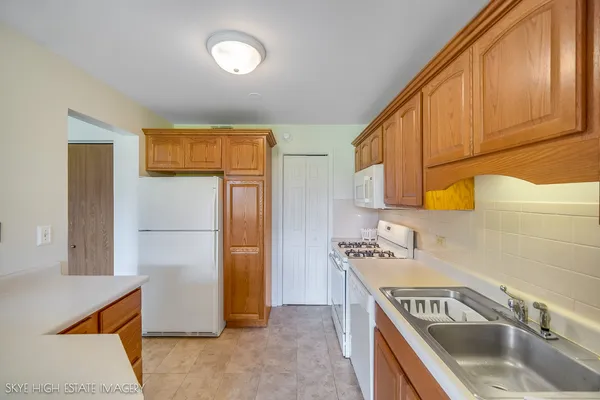 $245,000 | 1241 South Williams Street, Unit 401, Westmont, IL 60559