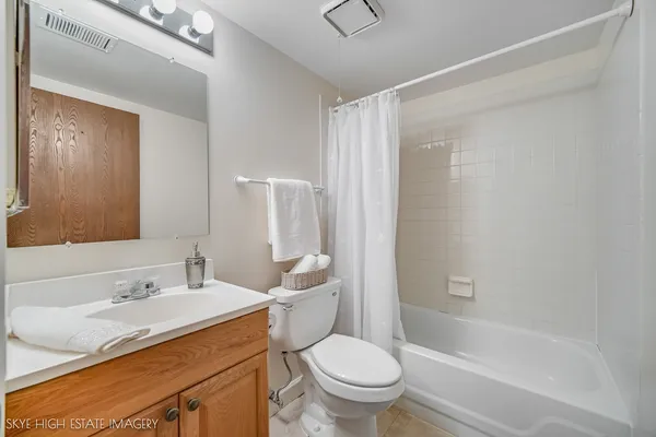 $245,000 | 1241 South Williams Street, Unit 401, Westmont, IL 60559