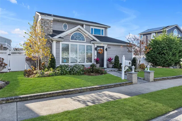 $699,000 | 803 South 7th Street, Lindenhurst, NY 11757