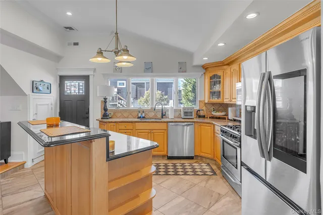 $699,000 | 803 South 7th Street, Lindenhurst, NY 11757