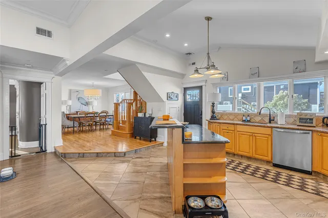 $699,000 | 803 South 7th Street, Lindenhurst, NY 11757