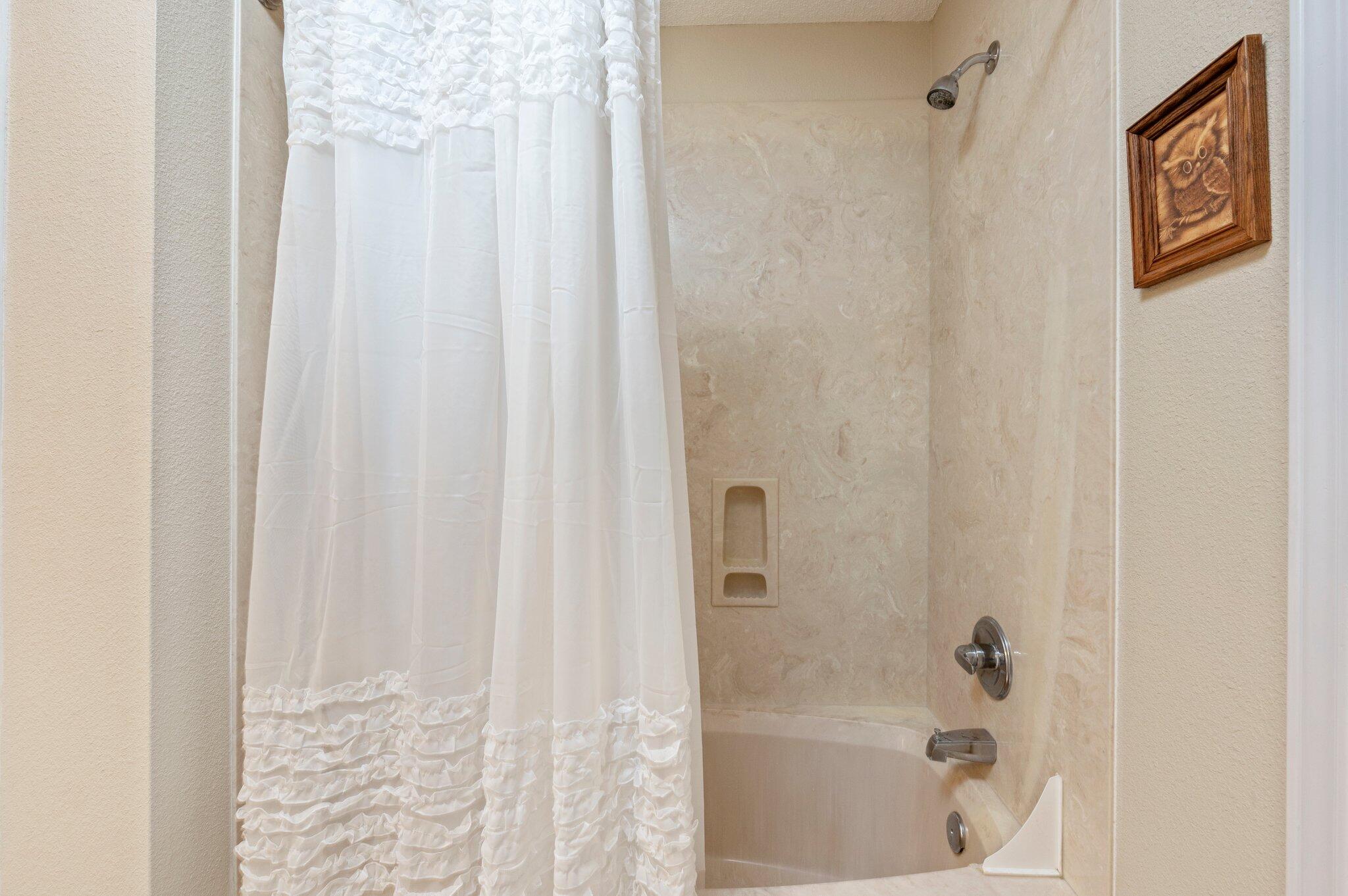 1084 Reeves Road Baker, FL 32531 - Photo 25 of 37 a bathroom with a bathtub