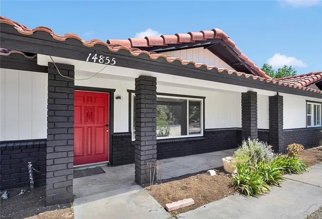 $4,000 | 14855 Flathead Road, Apple Valley, CA 92307