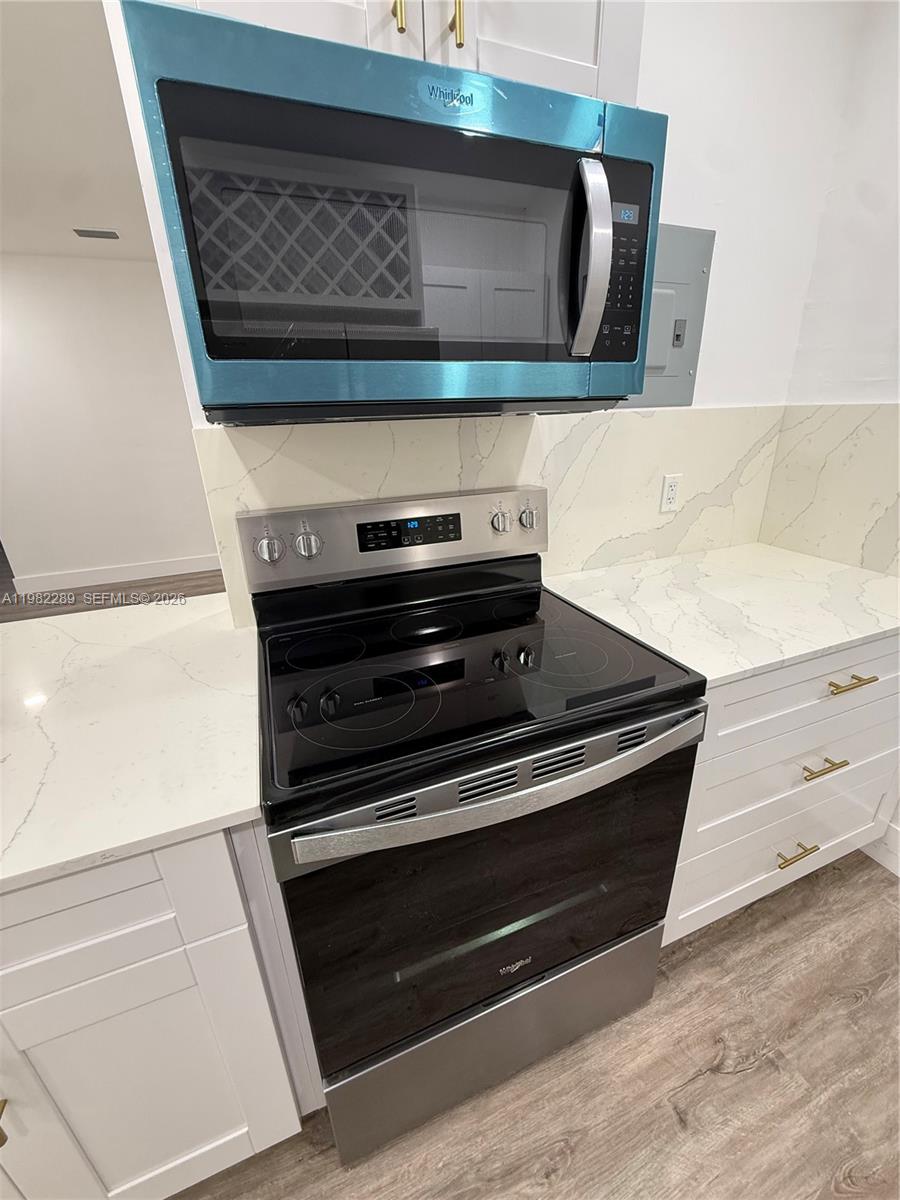 1014 West 66th Street Hialeah, FL 33012 - Photo 31 of 43 a close view of stove