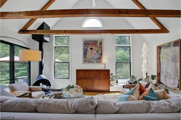 $995,000 | 2 Schoolhouse Lane, Lebanon, NJ 08833