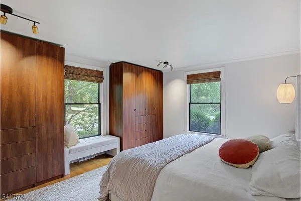 $995,000 | 2 Schoolhouse Lane, Lebanon, NJ 08833