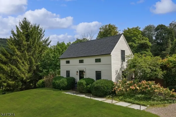 $995,000 | 2 Schoolhouse Lane, Lebanon, NJ 08833