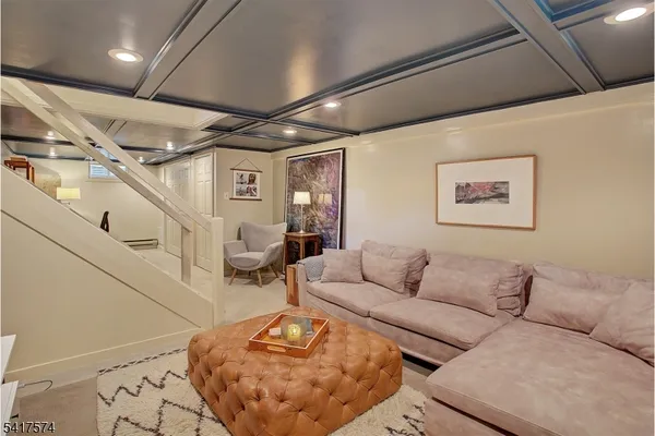 $995,000 | 2 Schoolhouse Lane, Lebanon, NJ 08833