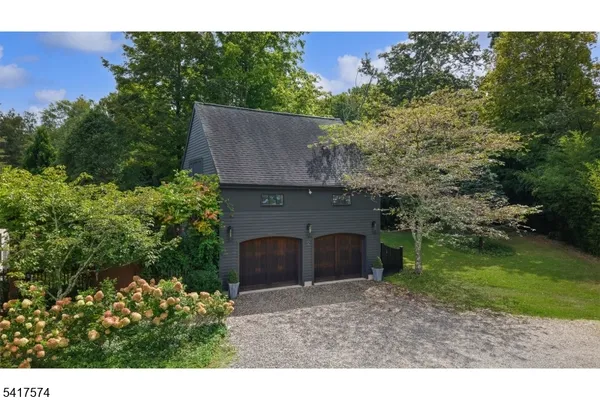 $995,000 | 2 Schoolhouse Lane, Lebanon, NJ 08833