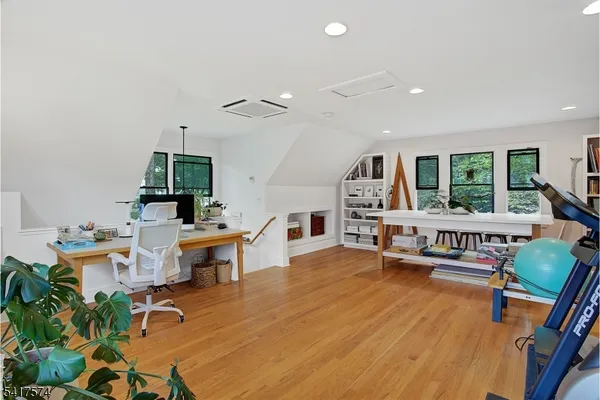 $995,000 | 2 Schoolhouse Lane, Lebanon, NJ 08833