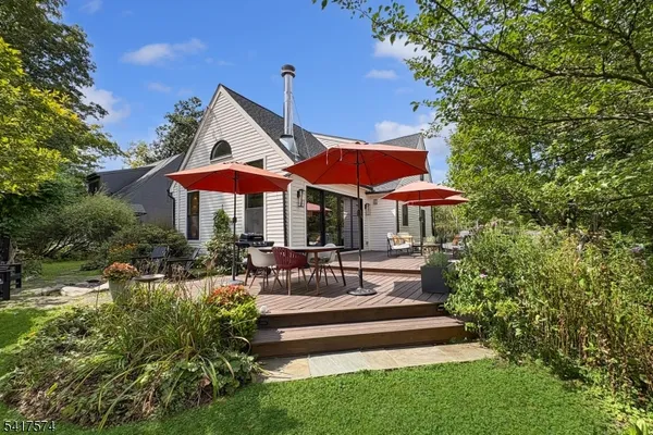 $995,000 | 2 Schoolhouse Lane, Lebanon, NJ 08833