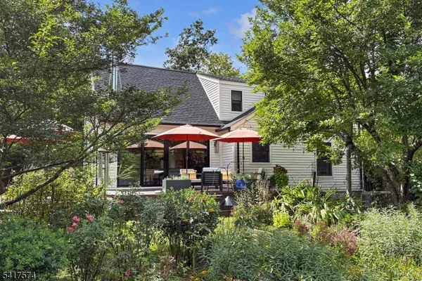 $995,000 | 2 Schoolhouse Lane, Lebanon, NJ 08833