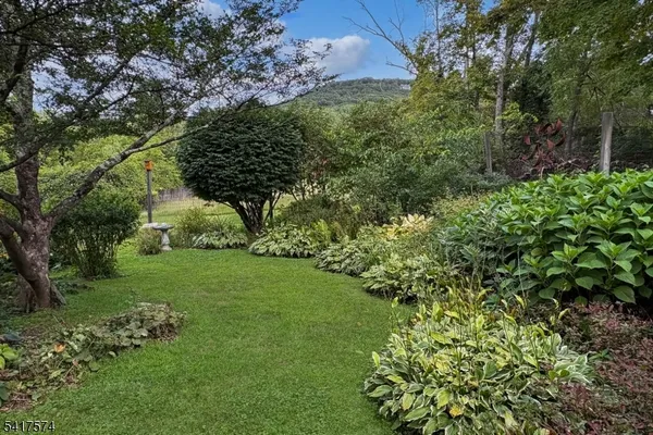 $995,000 | 2 Schoolhouse Lane, Lebanon, NJ 08833