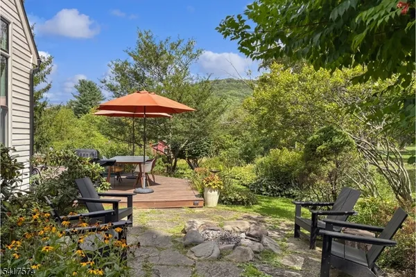 $995,000 | 2 Schoolhouse Lane, Lebanon, NJ 08833