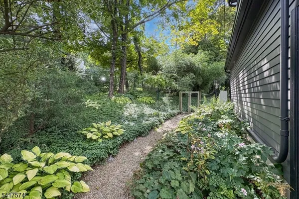 $995,000 | 2 Schoolhouse Lane, Lebanon, NJ 08833