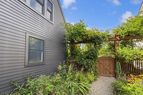 $995,000 | 2 Schoolhouse Lane, Lebanon, NJ 08833