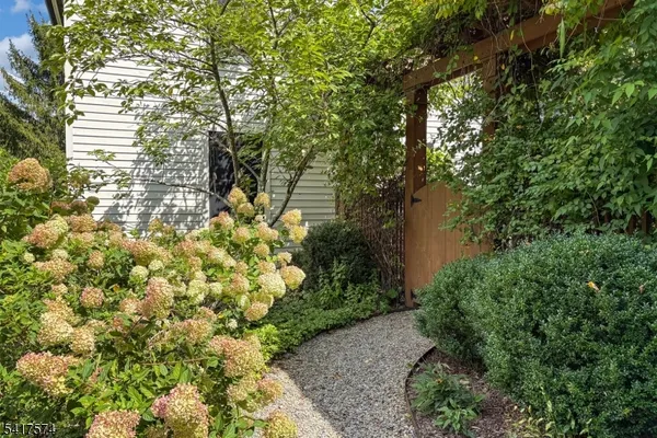 $995,000 | 2 Schoolhouse Lane, Lebanon, NJ 08833