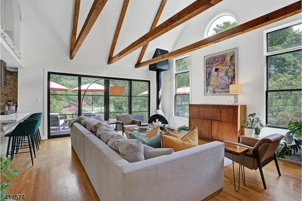 $995,000 | 2 Schoolhouse Lane, Lebanon, NJ 08833