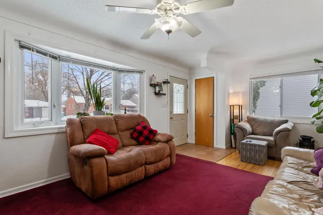 $279,900 | 4819 Hampshire Avenue North, Crystal, MN 55428