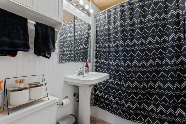 $279,900 | 4819 Hampshire Avenue North, Crystal, MN 55428