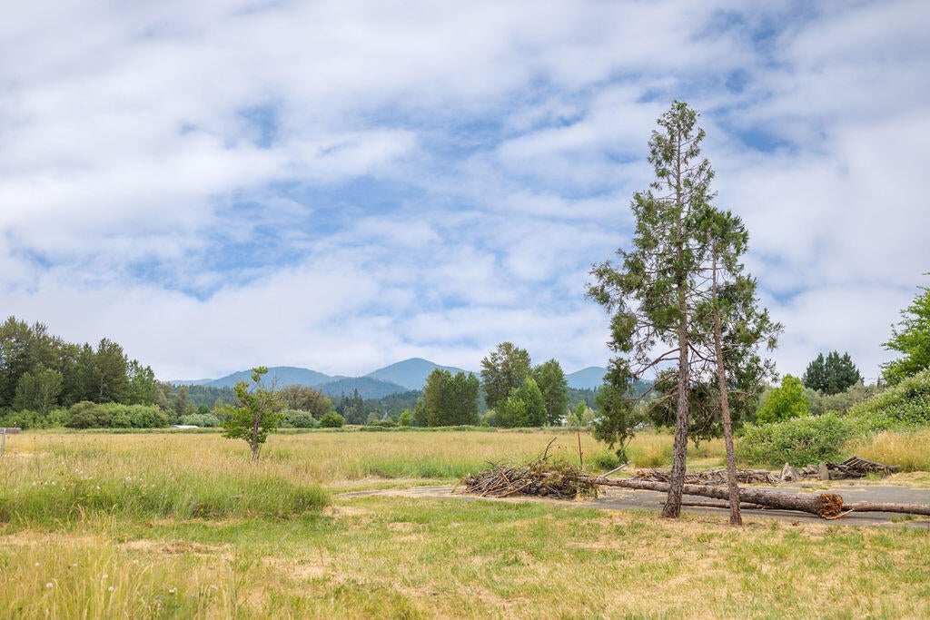 4361 Leonard Road Grants Pass, OR 97527 - Photo 14 of 17 13