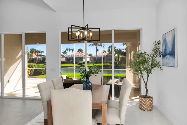 $644,900 | 3850 Huelva Court, Naples, FL 34109