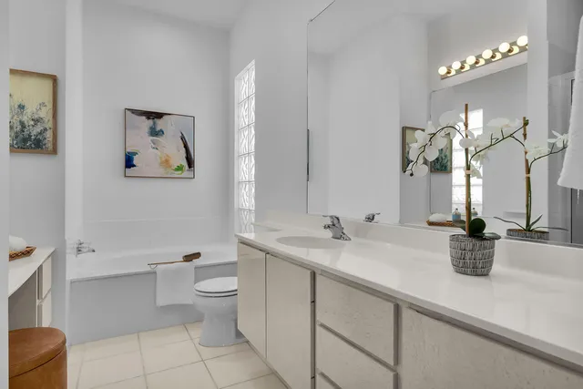 $644,900 | 3850 Huelva Court, Naples, FL 34109