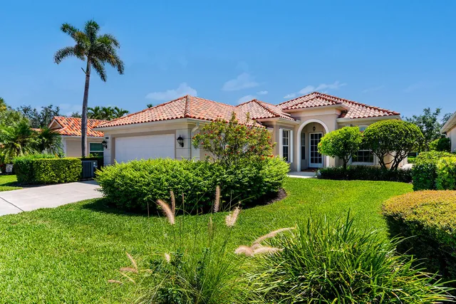 $644,900 | 3850 Huelva Court, Naples, FL 34109