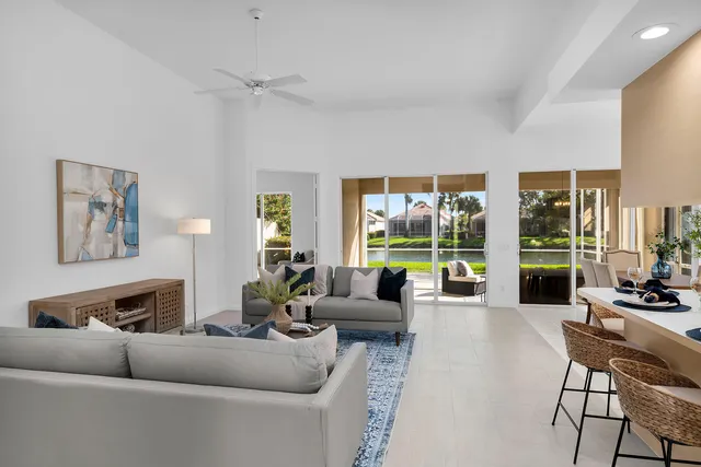 $644,900 | 3850 Huelva Court, Naples, FL 34109