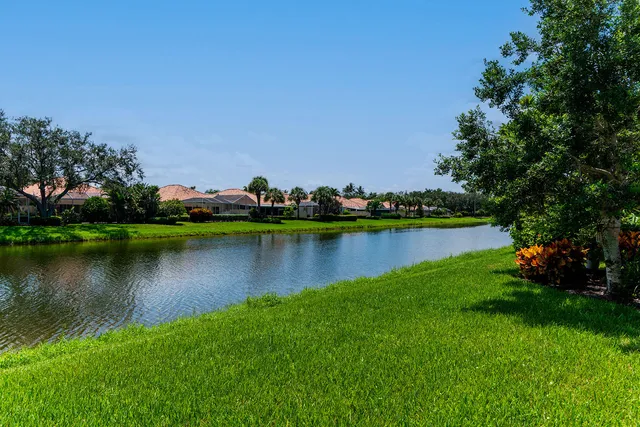 $644,900 | 3850 Huelva Court, Naples, FL 34109