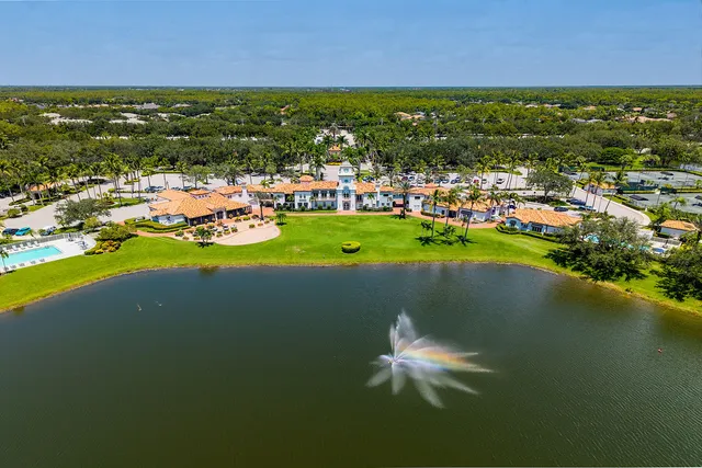 $644,900 | 3850 Huelva Court, Naples, FL 34109