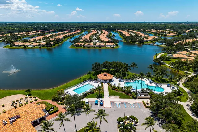 $644,900 | 3850 Huelva Court, Naples, FL 34109