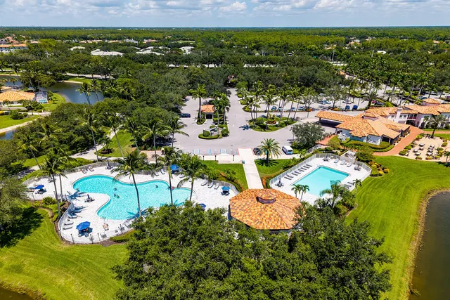 $644,900 | 3850 Huelva Court, Naples, FL 34109