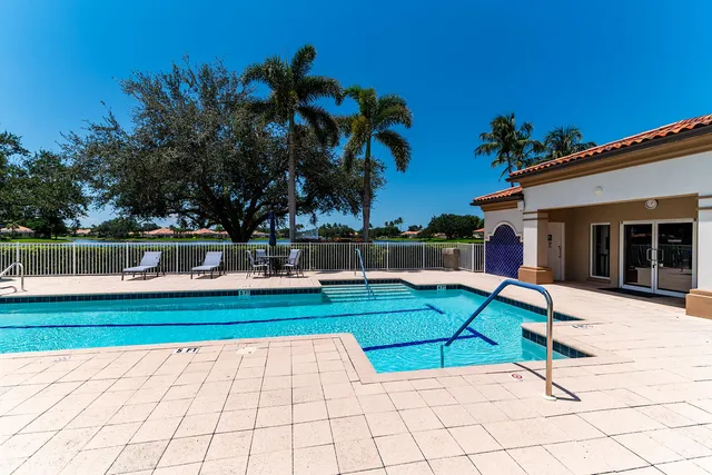 $644,900 | 3850 Huelva Court, Naples, FL 34109