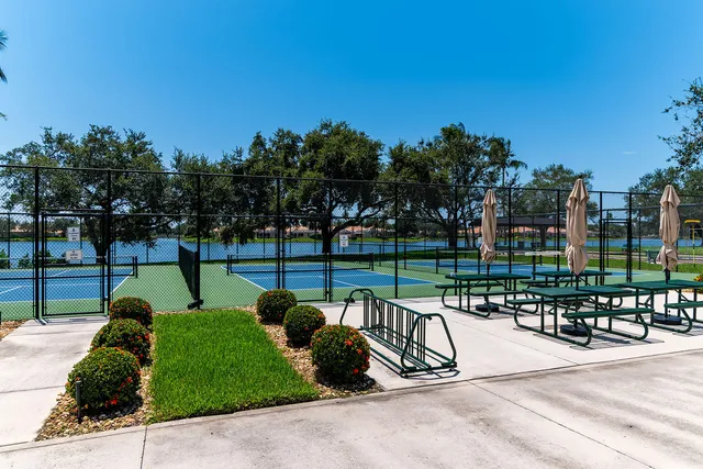 $644,900 | 3850 Huelva Court, Naples, FL 34109