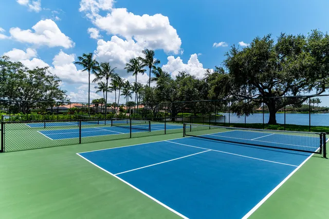 $644,900 | 3850 Huelva Court, Naples, FL 34109