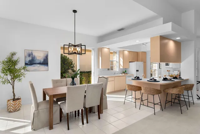 $644,900 | 3850 Huelva Court, Naples, FL 34109