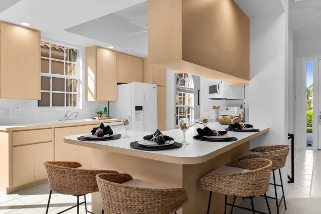 $644,900 | 3850 Huelva Court, Naples, FL 34109