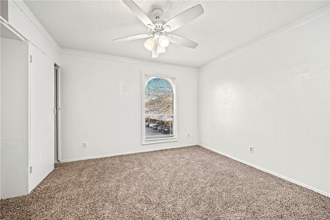 6702 Everhart Road, Unit H104 Corpus Christi, TX 78413 - Photo 13 of 20 2nd bedroom