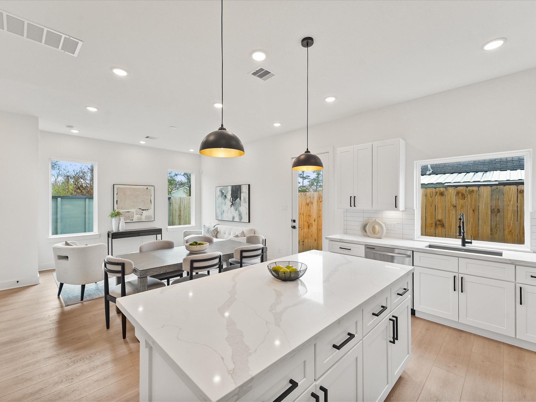 243 Rebecca Street, Unit E Houston, TX 77022 - Photo 9 of 25