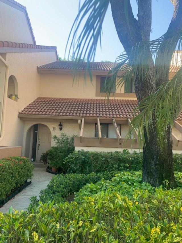5740 Coach House Circle, Unit B Boca Raton, FL 33486 - Photo 2 of 13 Entrance