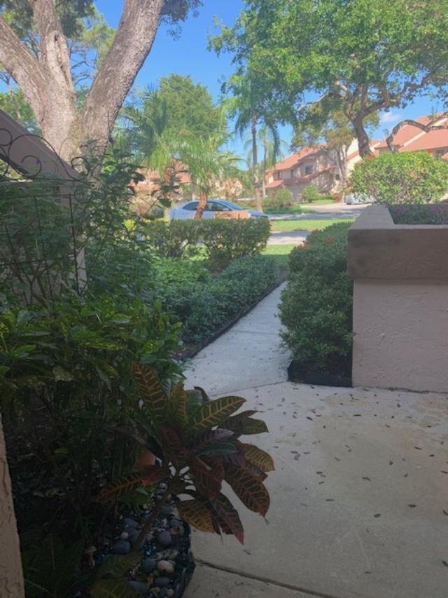5740 Coach House Circle, Unit B Boca Raton, FL 33486 - Photo 3 of 13 entrance condo