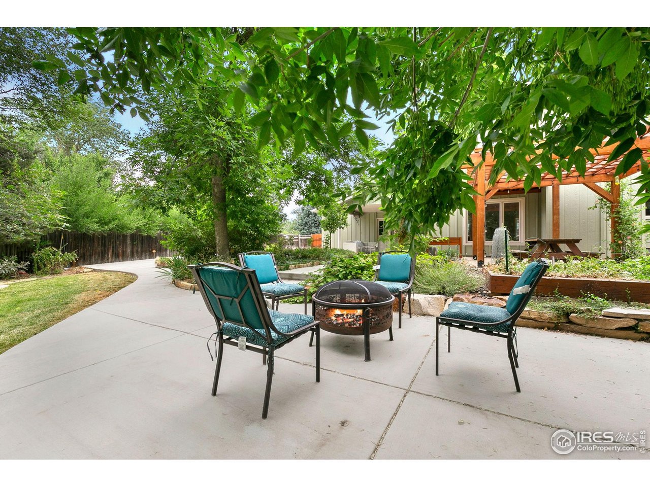 933 East Ridgecrest Road Fort Collins, CO 80524 - Photo 30 of 35 Outdoor Fireside area