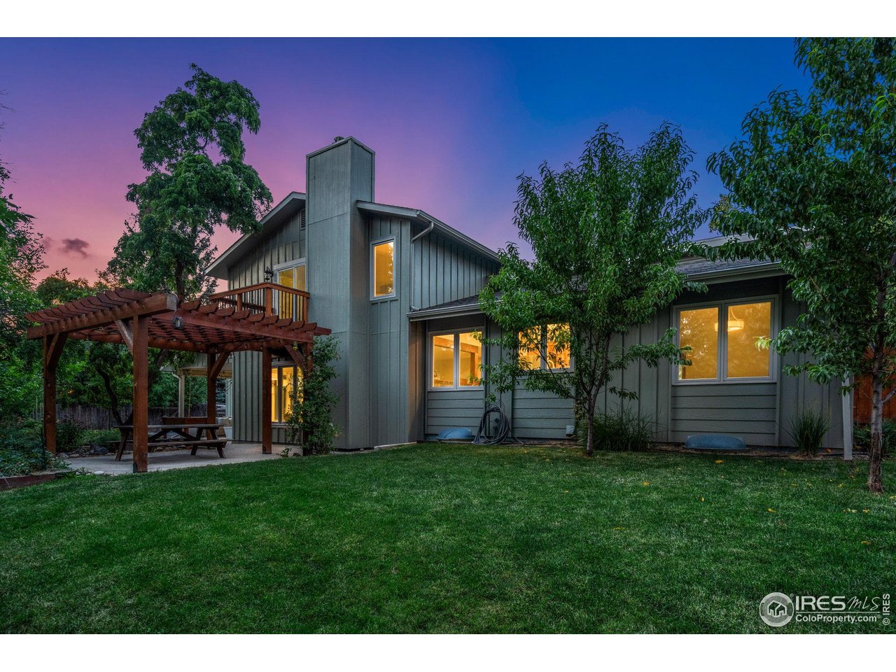 933 East Ridgecrest Road Fort Collins, CO 80524 - Photo 5 of 35 Expansive backyard living! Rear Exterior