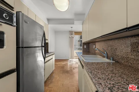 $650,000 | 1300 Midvale Avenue, Unit 408, Los Angeles, CA 90024