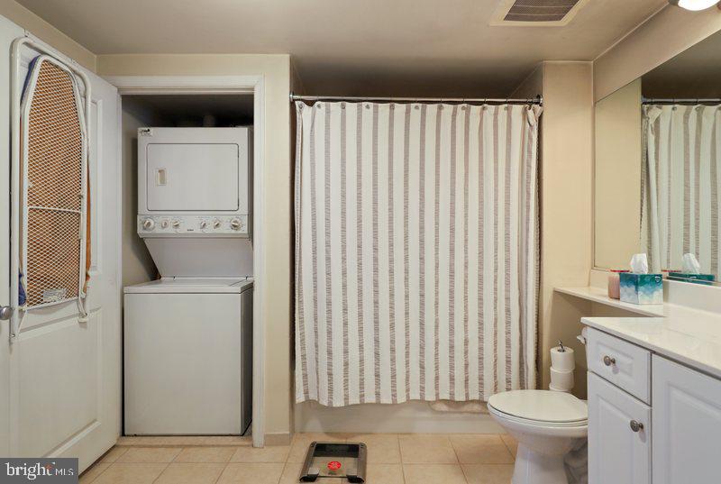 851 North Glebe Road, Unit 520 Arlington, VA 22203 - Photo 16 of 28 a bathroom with a granite countertop sink toilet and shower