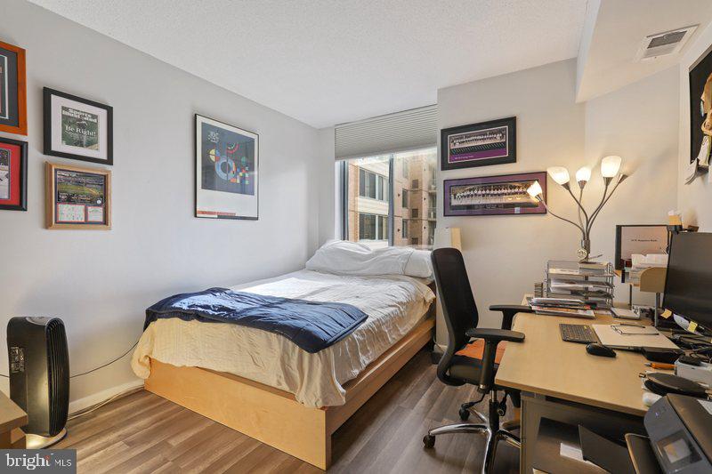 851 North Glebe Road, Unit 520 Arlington, VA 22203 - Photo 18 of 28 a bedroom with a bed and a desk